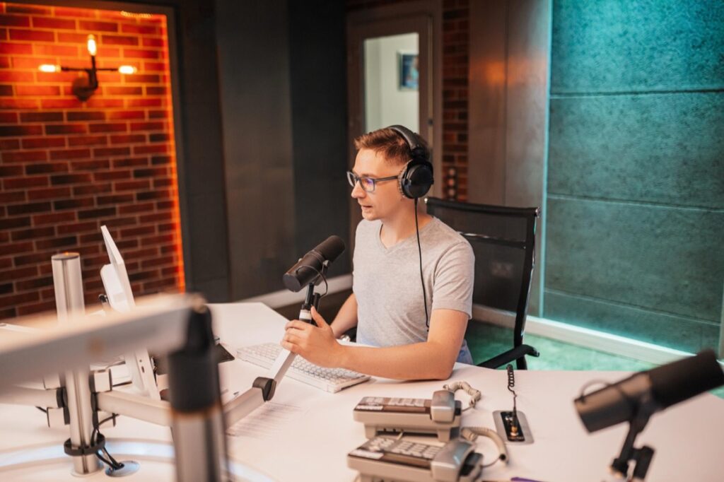 HP Z2 G9 to prawdziwy potwór wydajności, zaprojektowany z myślą o profesjonalistach potrzebujących niezawodnej i szybkiej maszyny do pracy